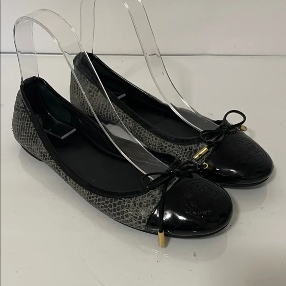 Tory Burch Black and Textured Gray Loafers with Bow - Picture 1 of 10
